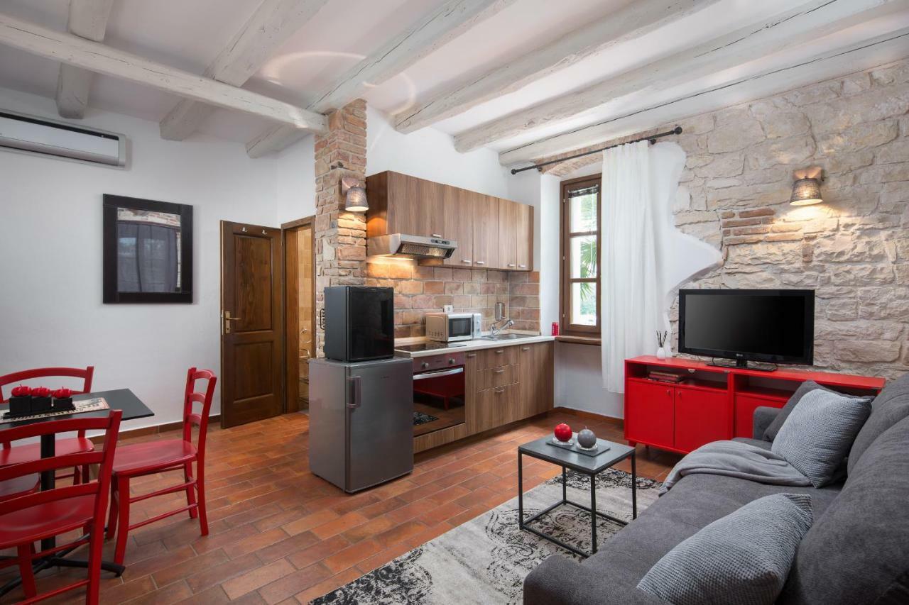 Apartments Bonaparte 포레치 외부 사진